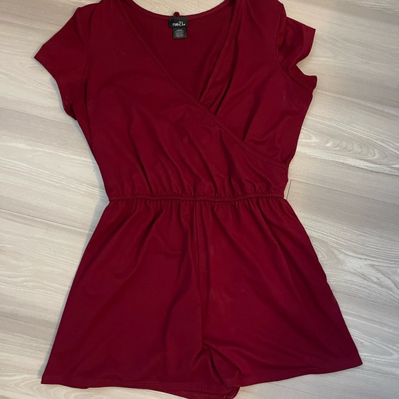 Maroon romper - Picture 3 of 4